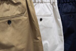 Pantalone chino in blu bianco corda particolare